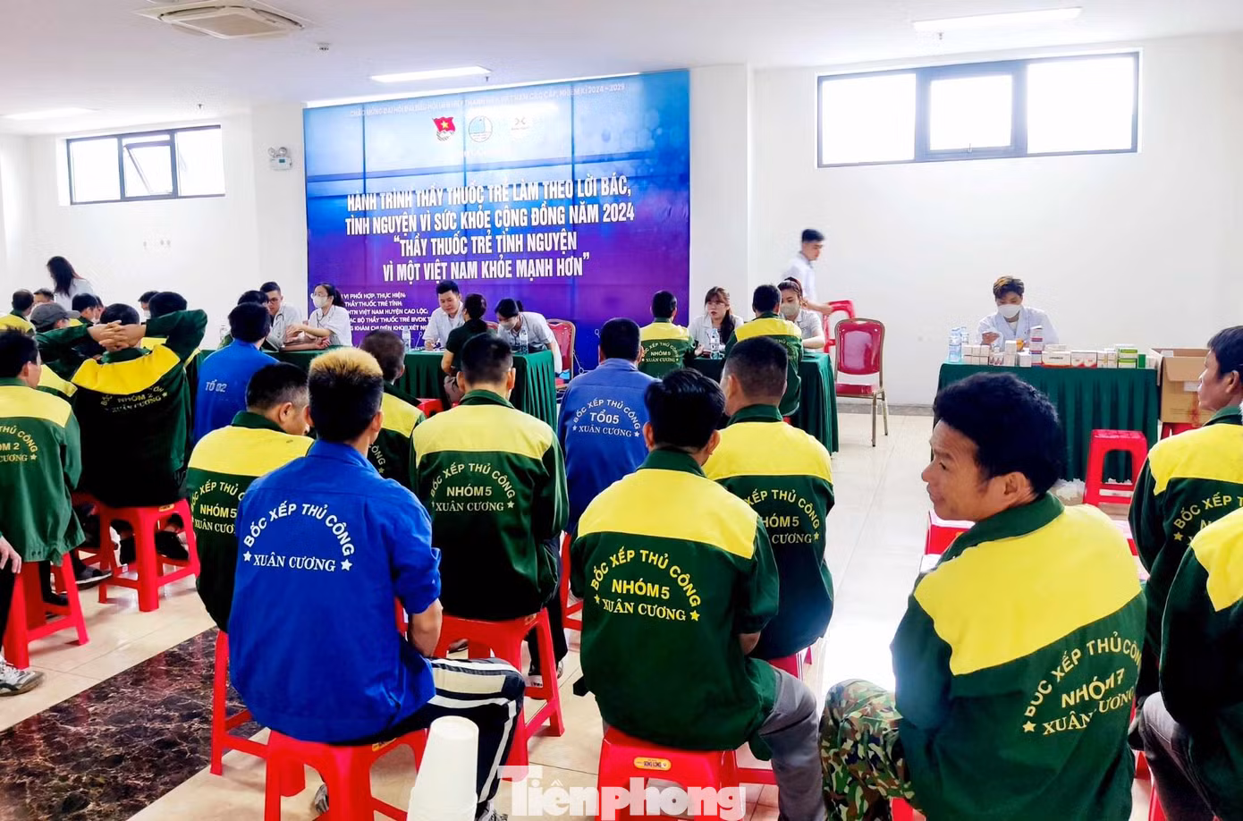 Chương trình thu hút hàng trăm lao động trẻ ở cửa khẩu quốc tế Hữu Nghị (huyện cao Lộc) tham gia. Ảnh: Duy Chiến Chương trình thu hút hàng trăm lao động trẻ ở cửa khẩu quốc tế Hữu Nghị (huyện cao Lộc) tham gia. Ảnh: Duy Chiến