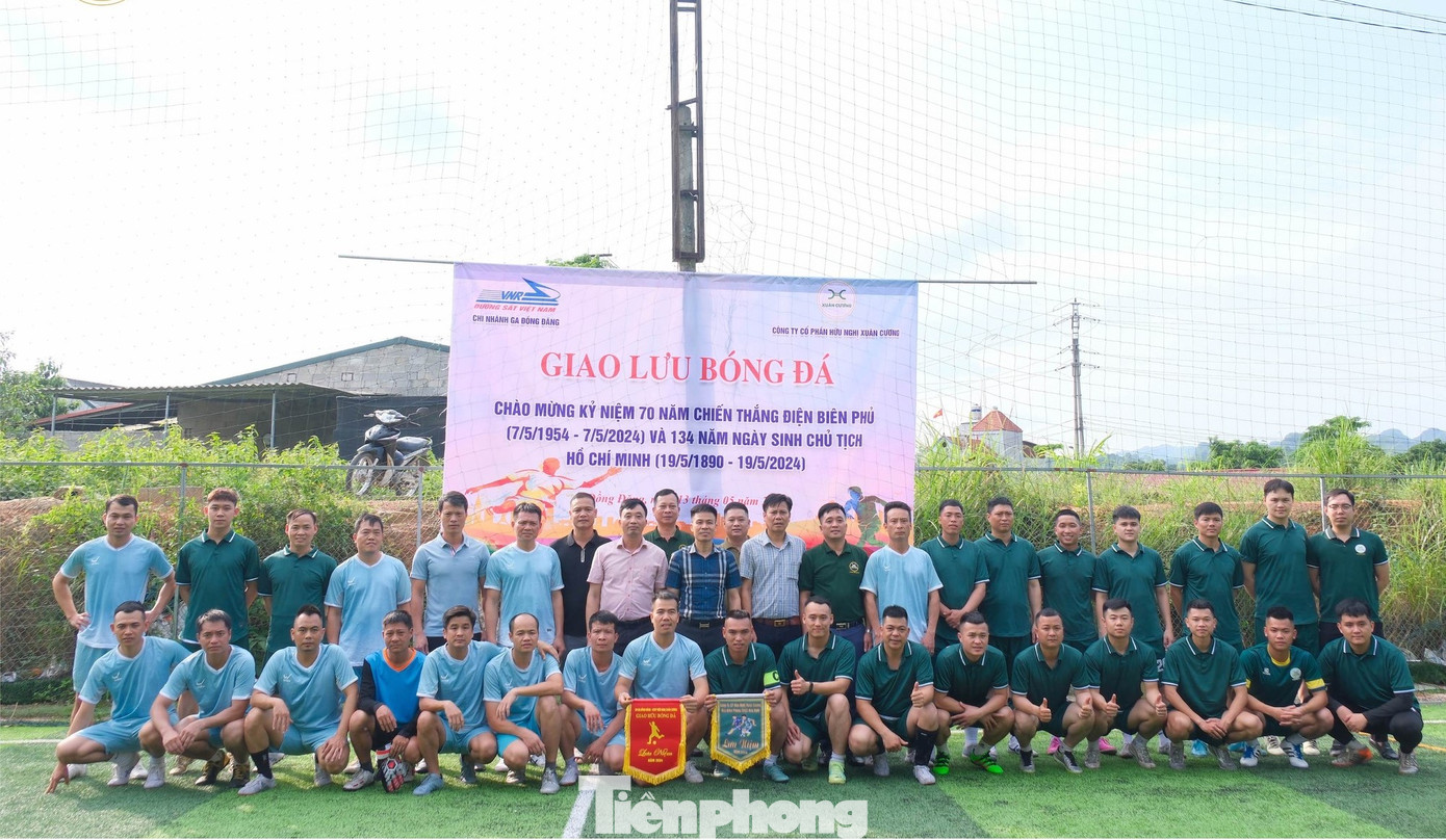 Phòng trào thể dục thể thao gắn kết giữa lao động ở biên giới và lực lượng Biên phòng Hữu Nghị, Lạng Sơn. Phòng trào thể dục thể thao gắn kết giữa lao động ở biên giới và lực lượng Biên phòng Hữu Nghị, Lạng Sơn.