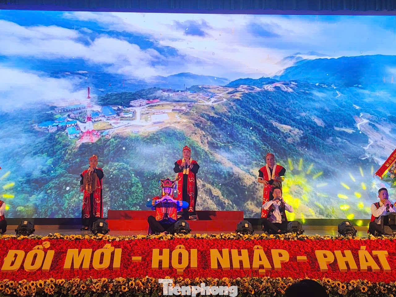 Các làn điệu dân ca, dân vũ đậm đà bản sắc dân tộc xứ Lạng. (ảnh: Duy Chiến)