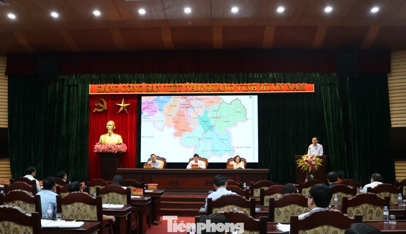 Các đại biểu tham gia thảo luận và thống nhất cao phương án sắp xếp đơn vị hành chính cấp xã trên địa bàn tỉnh Lạng Sơn.