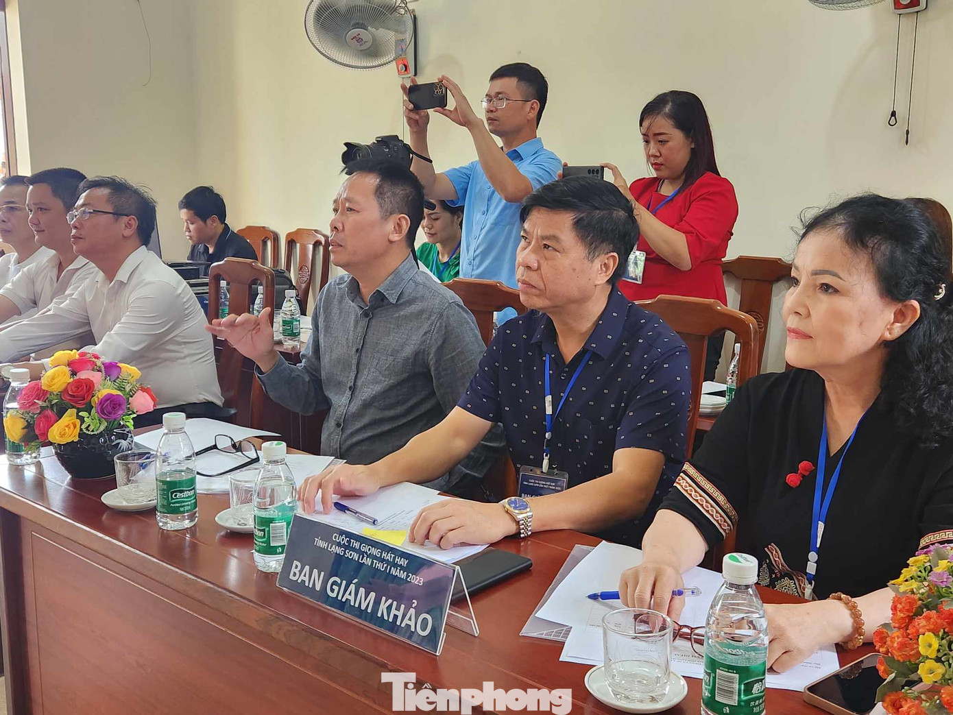 Ban giám khảo vòng sơ khảo cuộc thi phấn khởi vì chất lượng thí sinh đồng đều, có chất lượng. Ảnh: Duy Chiến