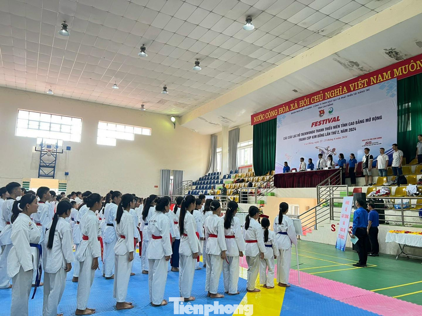 Các vận động viên hào hứng tham dự giải.