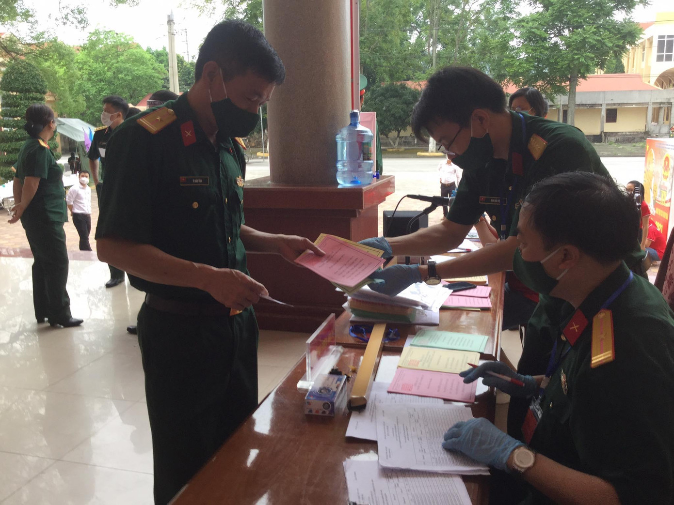 477 cán bộ, chiến sỹ của đơn vị (bao gồm Bộ CHQS tỉnh, công ty Viettel chi nhánh Lạng Sơn và cơ quan điều tra hình sự QK 1 đóng quân ở Lạng Sơn) tham gia bầu cử. Ảnh: Duy Chiến 477 cán bộ, chiến sỹ của đơn vị (bao gồm Bộ CHQS tỉnh, công ty Viettel chi nhánh Lạng Sơn và cơ quan điều tra hình sự QK 1 đóng quân ở Lạng Sơn) tham gia bầu cử. Ảnh: Duy Chiến