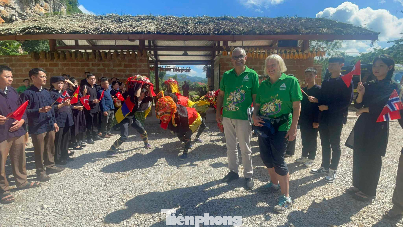 Các chuyên gia hứng thú với vốn dân tộc xứ Lạng.