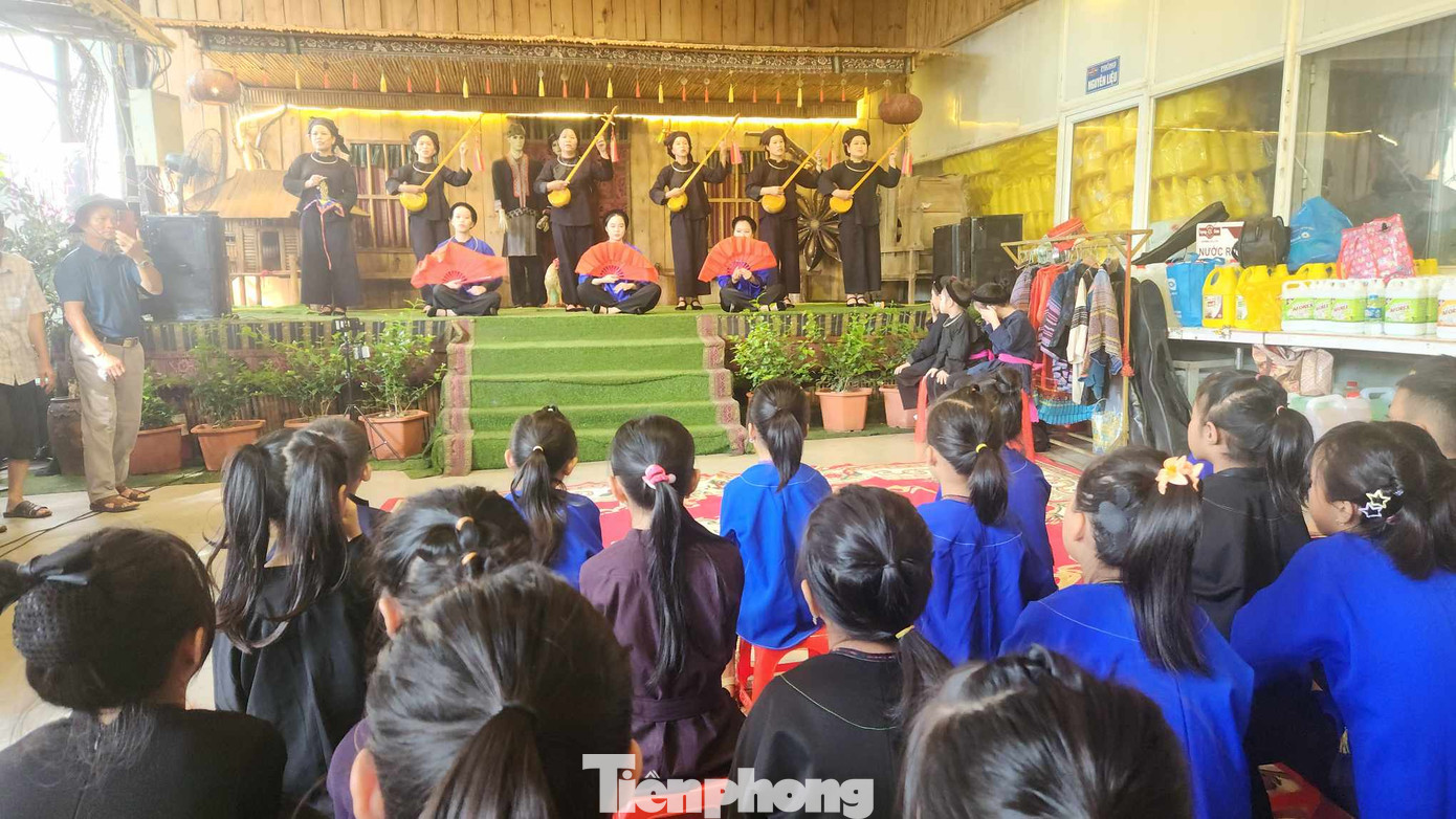 Làn điệu dân ca xứ Lạng như hát Sli, hát Lượn luôn được đồng bào các dân tộc địa phương gìn giữ, phát huy. Ảnh: Duy Chiến