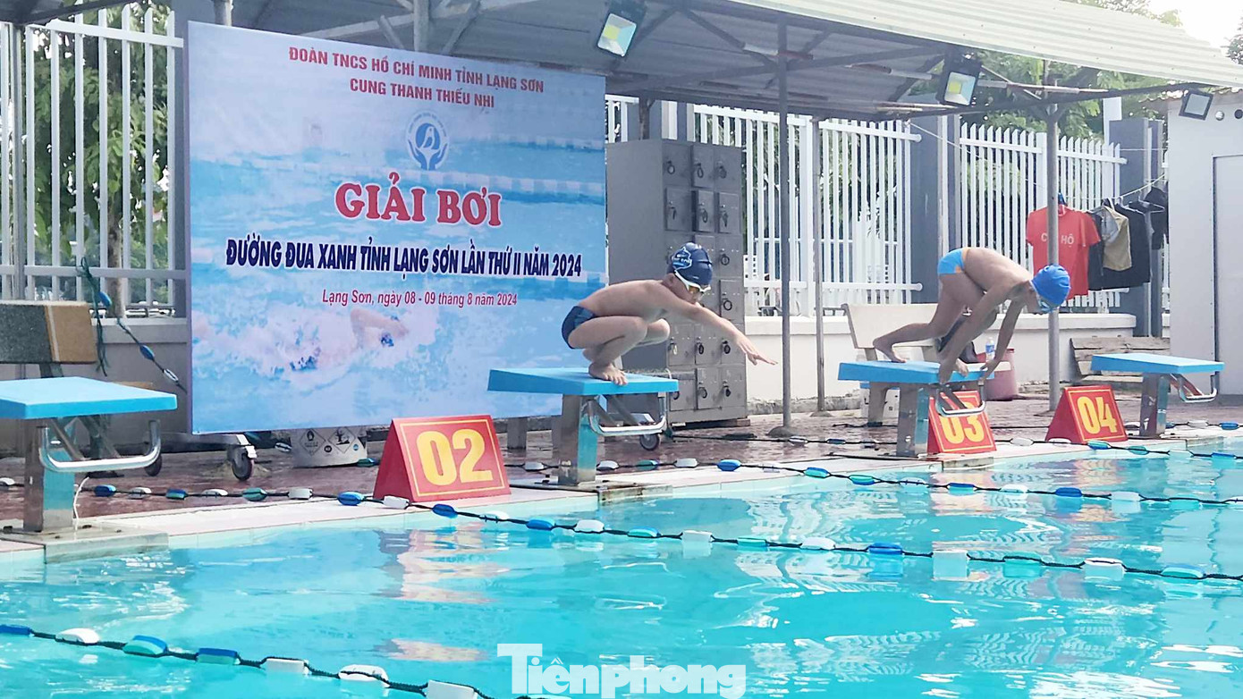 Các VĐV nhí xứ Lạng thi đấu sôi nổi, hết mình với đường bơi đẹp, thành tích cao. Ảnh: Duy Chiến