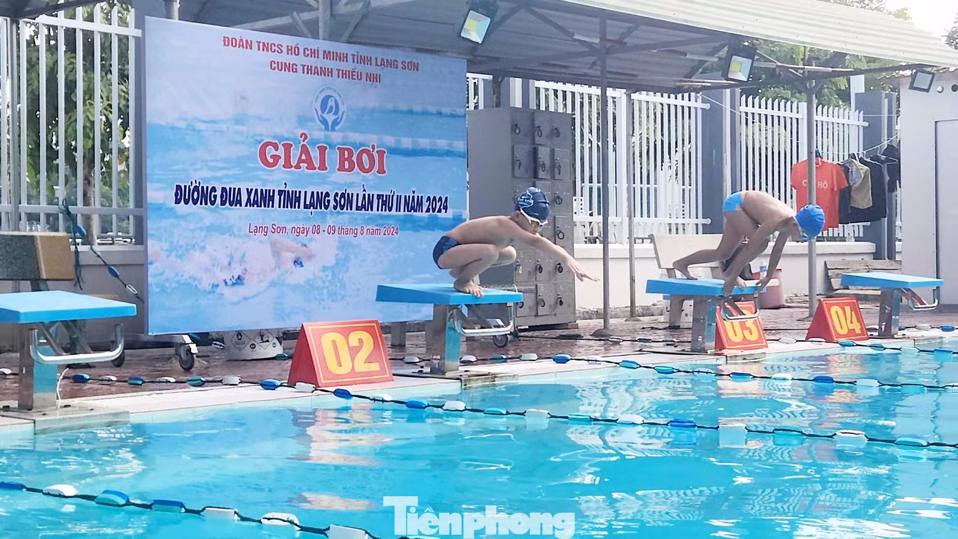 Các VĐV nhí xứ Lạng thi đấu sôi nổi, hết mình với đường bơi đẹp, thành tích cao. Ảnh: Duy Chiến