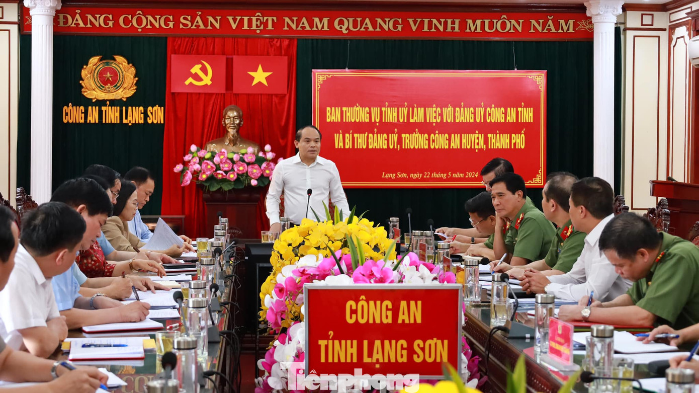 Bí thư Tỉnh ủy Nguyễn Quốc Đoàn chủ trì buổi làm việc giữa Ban Thường vụ Tỉnh ủy với Đảng ủy Công an Lạng Sơn. Bí thư Tỉnh ủy Nguyễn Quốc Đoàn chủ trì buổi làm việc giữa Ban Thường vụ Tỉnh ủy với Đảng ủy Công an Lạng Sơn.