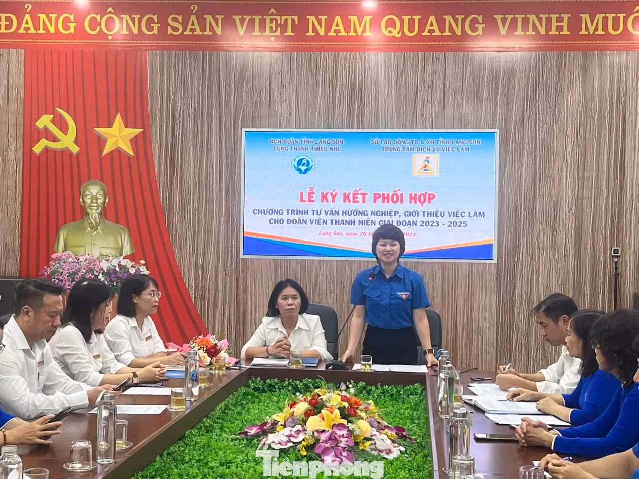 Chị Lê Thùy Dung- Phó Bí thư Tỉnh Đoàn Lạng Sơn phát biểu tại chương trình ký kết. Ảnh: Duy Chiến