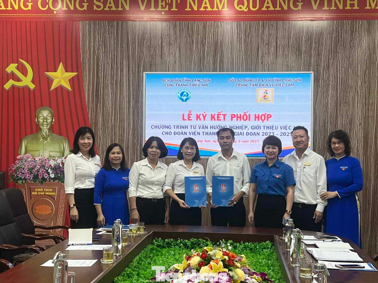 Nghi lễ ký kết chương trình phối hợp. Ảnh: Duy Chiến