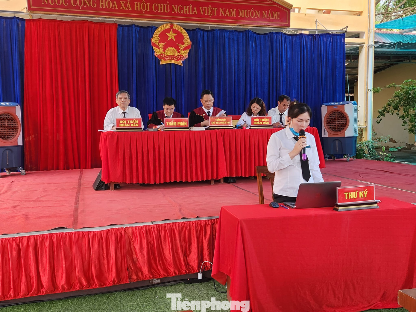 Hội đồng xét xử lưu động tại Trung tâm GDNN-GDTX huyện Cao Lộc. Ảnh: Duy Chiến Hội đồng xét xử lưu động tại Trung tâm GDNN-GDTX huyện Cao Lộc. Ảnh: Duy Chiến