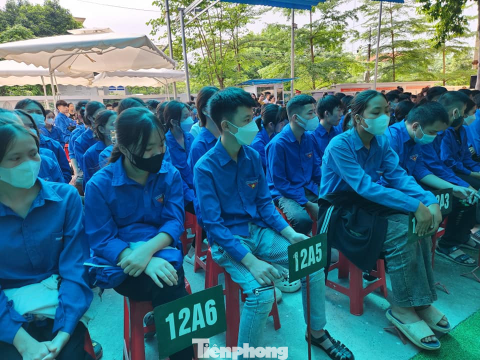 Các em học sinh chăm chú theo dõi diễn biến phiên tòa. Ảnh: Duy Chiến Các em học sinh chăm chú theo dõi diễn biến phiên tòa. Ảnh: Duy Chiến