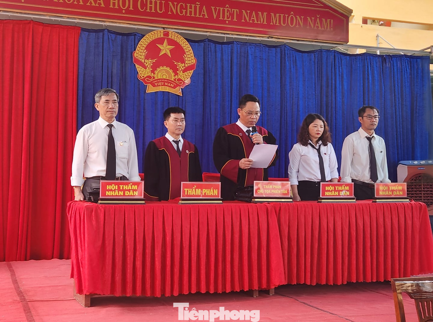 Ông Chu Long Kiếm, thẩm phán, chủ tọa phiên tòa tuyên bản án. Ảnh: Duy Chiến Ông Chu Long Kiếm, thẩm phán, chủ tọa phiên tòa tuyên bản án. Ảnh: Duy Chiến