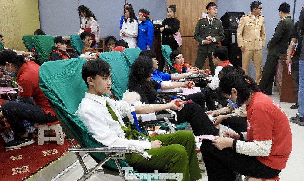 Tuổi trẻ Cao Bằng hăng hái tham gia hiến máu. Tuổi trẻ Cao Bằng hăng hái tham gia hiến máu.