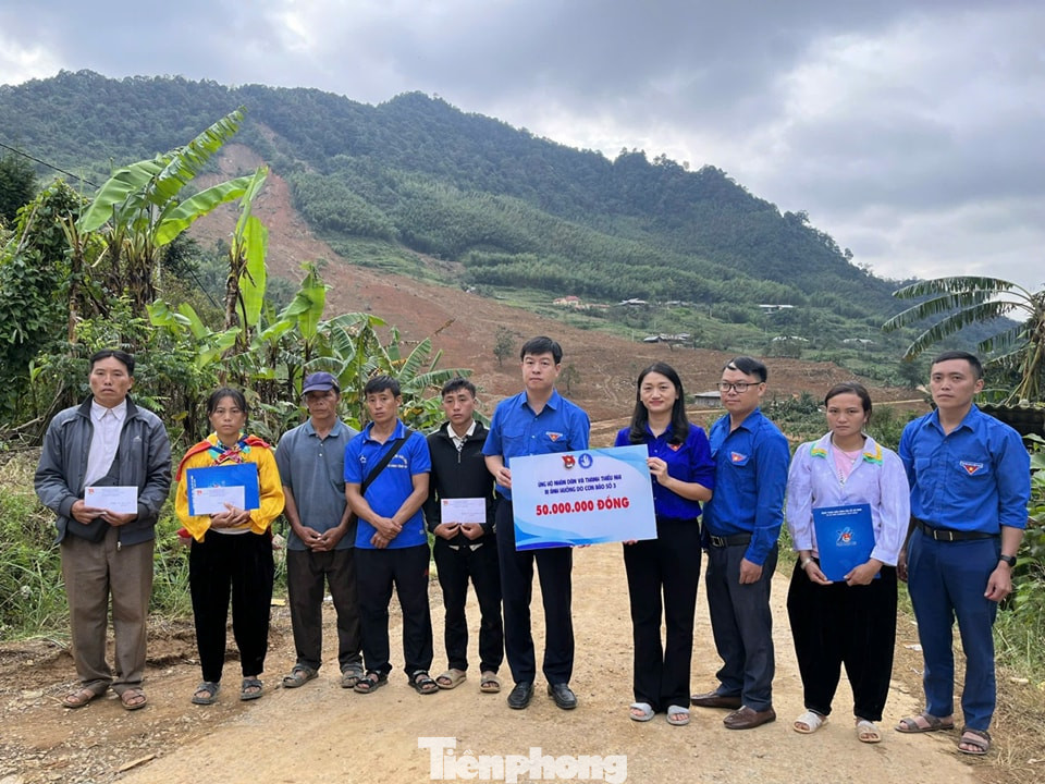 Trao tặng quà, hỗ trợ những địa phương, người dân bị ảnh hưởng bởi cơn bão số 3.