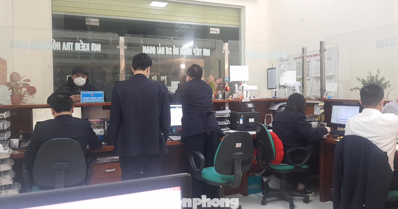 Hải quan Tân Thanh làm thêm giờ, tìm mọi cách để thông quan hàng hóa sang Trung Quốc nhanh chóng, thuận lợi. Ảnh: Duy Chiến Hải quan Tân Thanh làm thêm giờ, tìm mọi cách để thông quan hàng hóa sang Trung Quốc nhanh chóng, thuận lợi. Ảnh: Duy Chiến