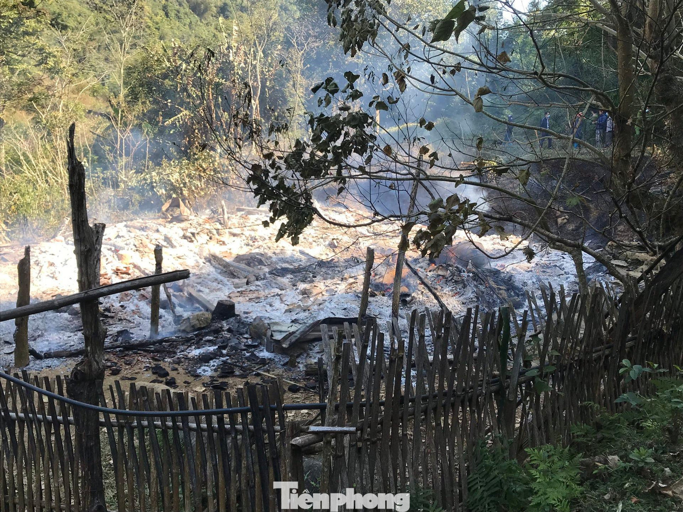 Ngôi nhà đã bị thiêu rụi hoàn toàn -Ảnh: Duy Chiến Ngôi nhà đã bị thiêu rụi hoàn toàn -Ảnh: Duy Chiến