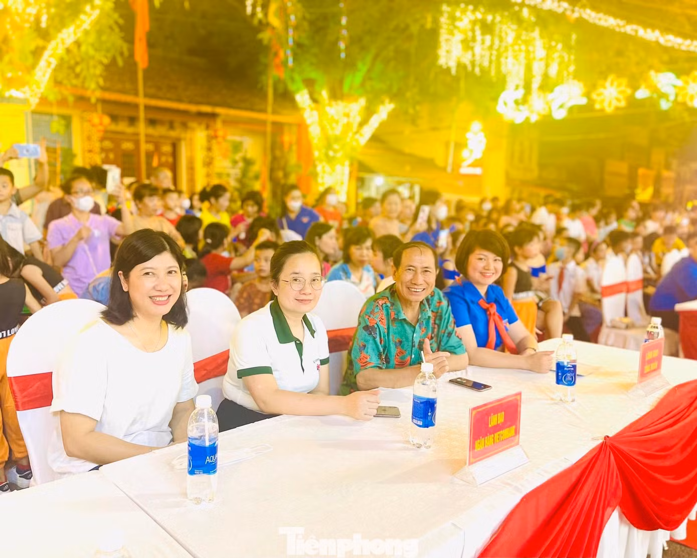 Đại diện Tỉnh Đoàn- Hội đồng Đội, các ban ngành, nhà tài trợ tham gia chương trình "Ngày cao điểm chiến sỹ tình nguyện vì đàn em thân yêu" cấp tỉnh 2022 -Ảnh: PV