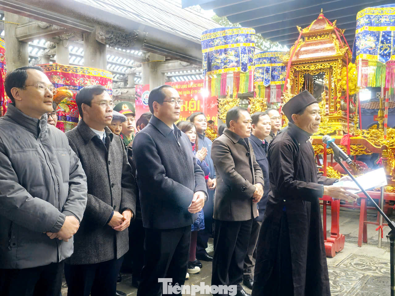 Nghi thức lễ thần thánh tại đền Kỳ Cùng trước khi diễn ra hội đua bè mảng năm 2025. Nghi thức lễ thần thánh tại đền Kỳ Cùng trước khi diễn ra hội đua bè mảng năm 2025.