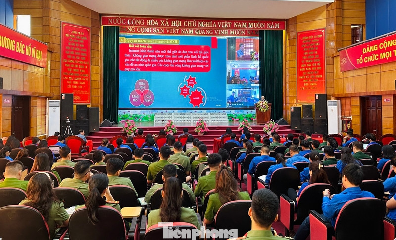 Tỉnh Đoàn Lạng Sơn thường xuyên tổ chức các hội nghị tập huấn về kỹ năng sử dụng mạng xã hội. Ảnh: Duy Chiến Tỉnh Đoàn Lạng Sơn thường xuyên tổ chức các hội nghị tập huấn về kỹ năng sử dụng mạng xã hội. Ảnh: Duy Chiến