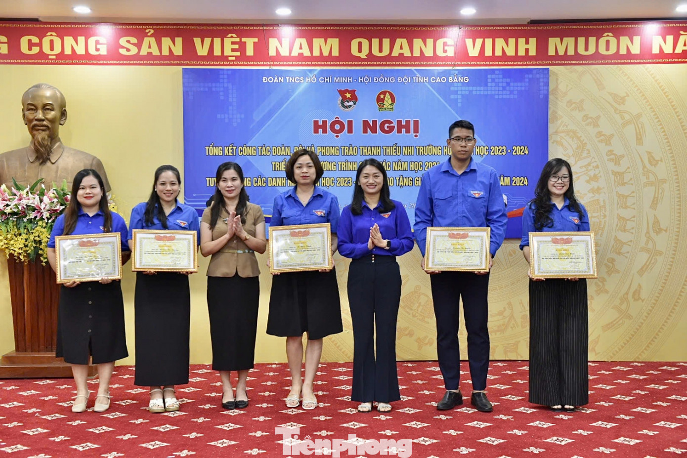 Tuyên dương danh hiệu Nhà giáo trẻ tiêu biểu. Tuyên dương danh hiệu Nhà giáo trẻ tiêu biểu.