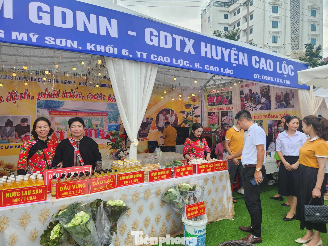 Các địa phương ở Lạng Sơn thường xuyên tổ chức các hội chợ để đồng bào các dân tộc địa phương giao lưu, học tập nhau đẩy mạnh sản xuất nông nghiệp, xóa đói giảm nghèo. Ảnh: Duy Chiến Các địa phương ở Lạng Sơn thường xuyên tổ chức các hội chợ để đồng bào các dân tộc địa phương giao lưu, học tập nhau đẩy mạnh sản xuất nông nghiệp, xóa đói giảm nghèo. Ảnh: Duy Chiến