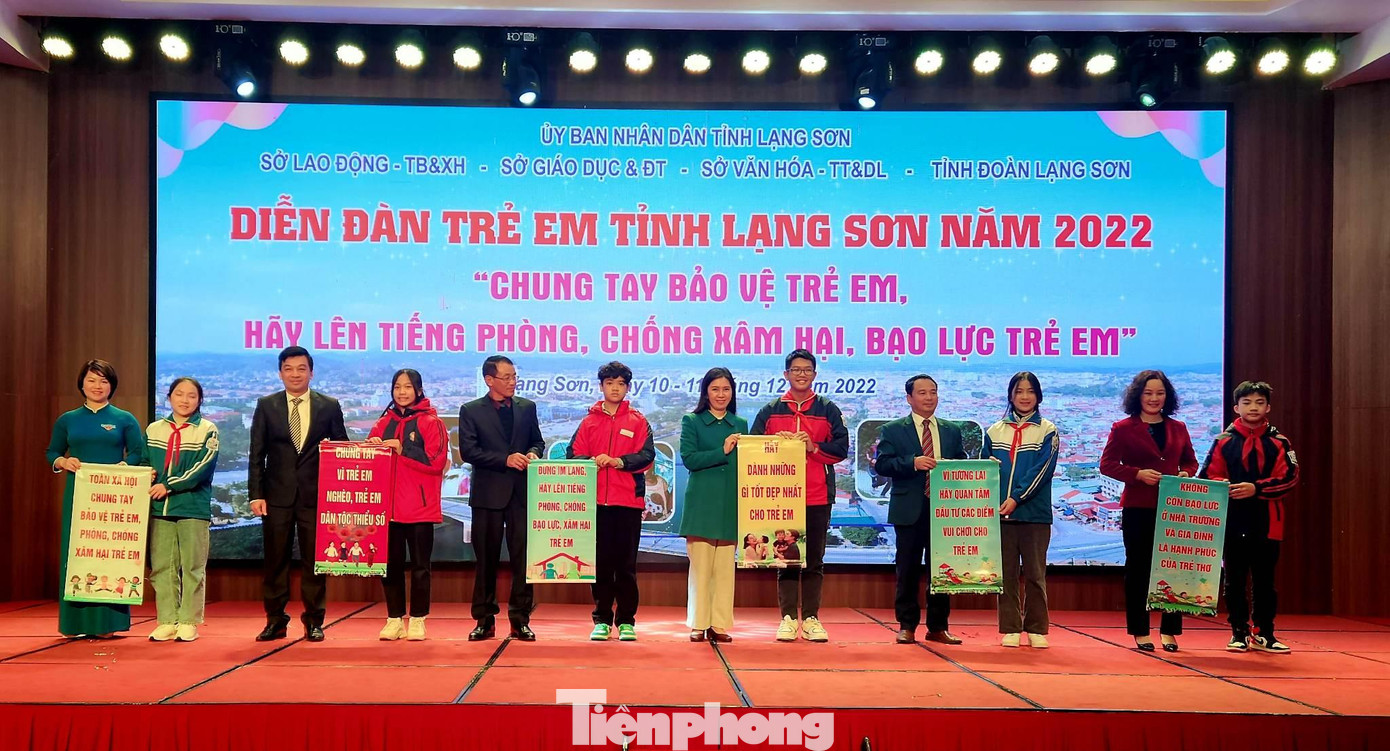 Trẻ em lạng Sơn trao thông điệp gửi lãnh đạo, sở, ban, ngành tỉnh Lạng Sơn. Ảnh: Duy Chiến