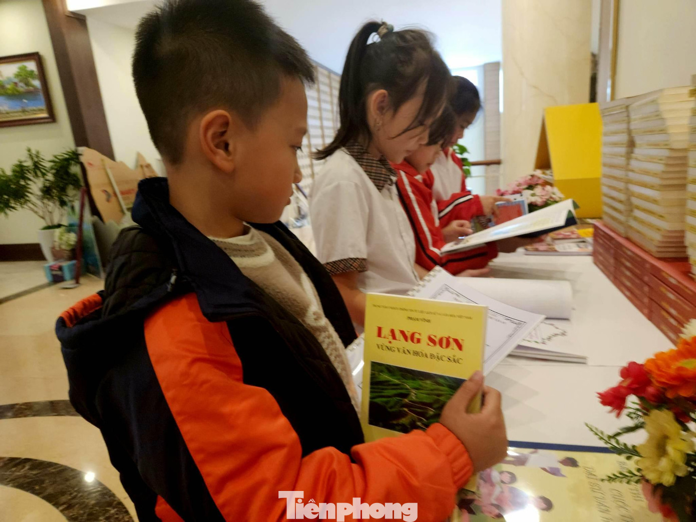 Các em học sinh xứ Lạng tăng cường thực hiện đọc sách, tu dưỡng rèn luyện, phòng tránh các tệ nạn xã hội. Ảnh: Duy Chiến