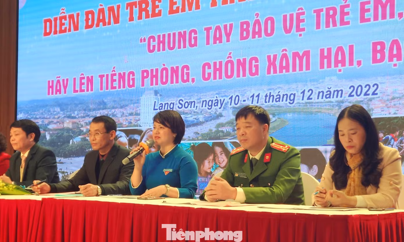 Đại diện các sở, ban, ngành tỉnh Lạng Sơn trả lời các câu hỏi mà giới trẻ Lạng Sơn quan tâm. Ảnh: Duy Chiến Đại diện các sở, ban, ngành tỉnh Lạng Sơn trả lời các câu hỏi mà giới trẻ Lạng Sơn quan tâm. Ảnh: Duy Chiến