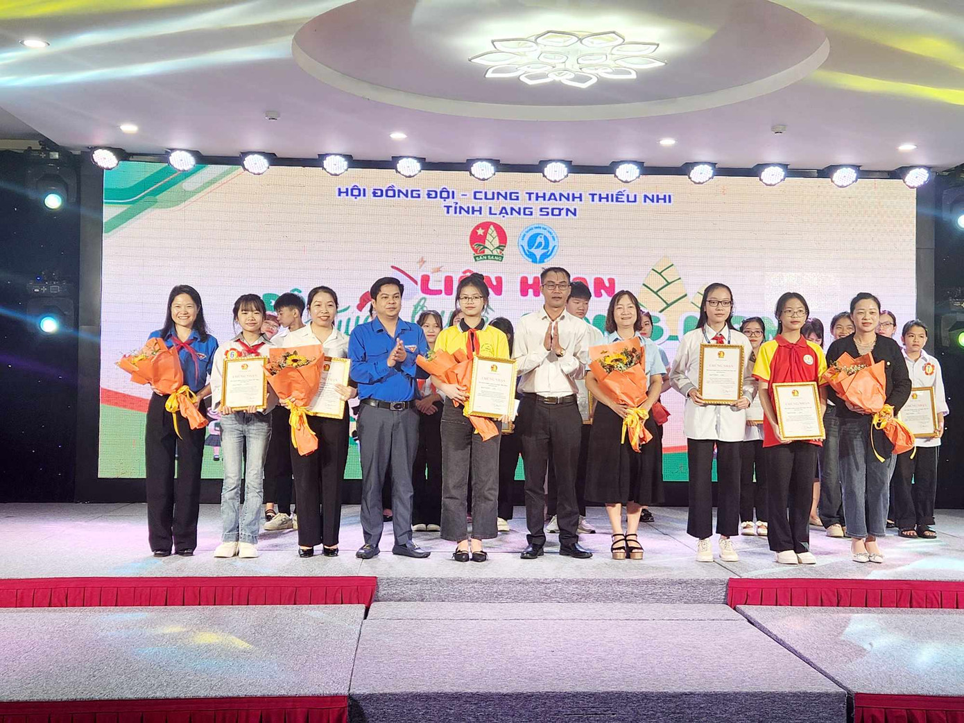 Giải Nhì thuộc về các đội tuyên truyền các huyện: Cao Lộc, thành phố Lạng Sơn, Hữu Lũng, Lộc Bình.