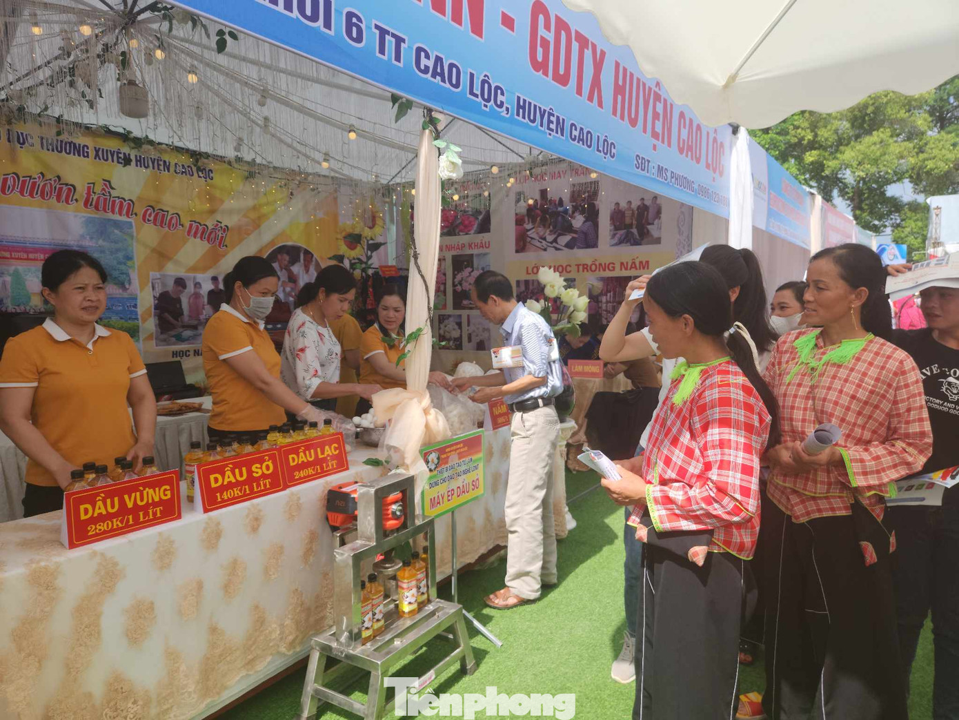 Sản phẩm riêng có ở địa phương được chế biến, phục vụ nhu cầu hàng ngày của đồng bào các dân tộc xứ Lạng. Sản phẩm riêng có ở địa phương được chế biến, phục vụ nhu cầu hàng ngày của đồng bào các dân tộc xứ Lạng.