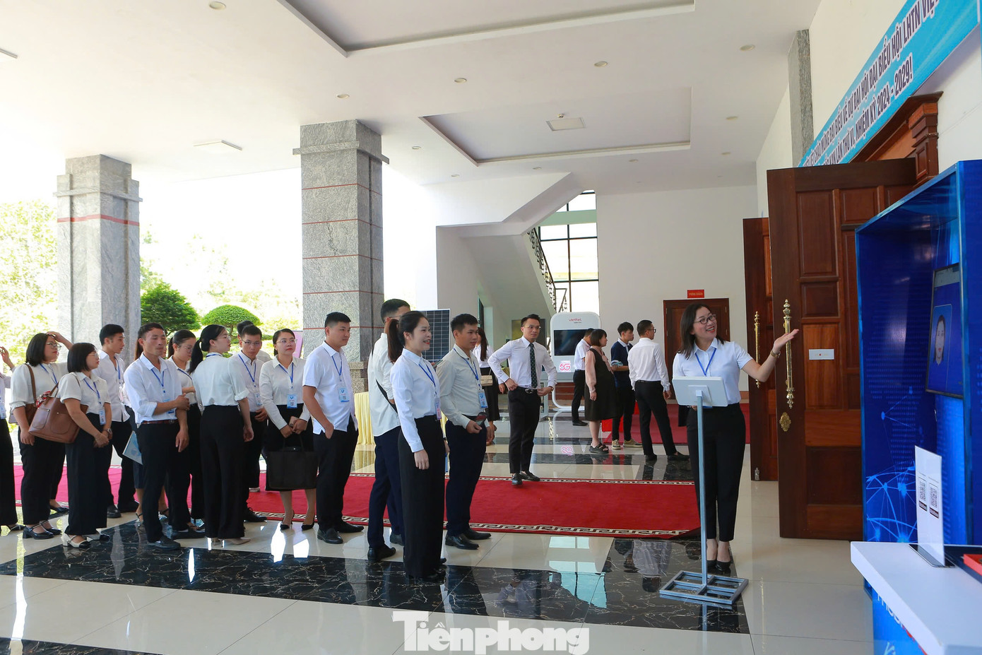 Tuổi trẻ đẩy mạnh công tác chuyển đổi số, điểm danh nhận dạng khuôn mặt đại biểu.