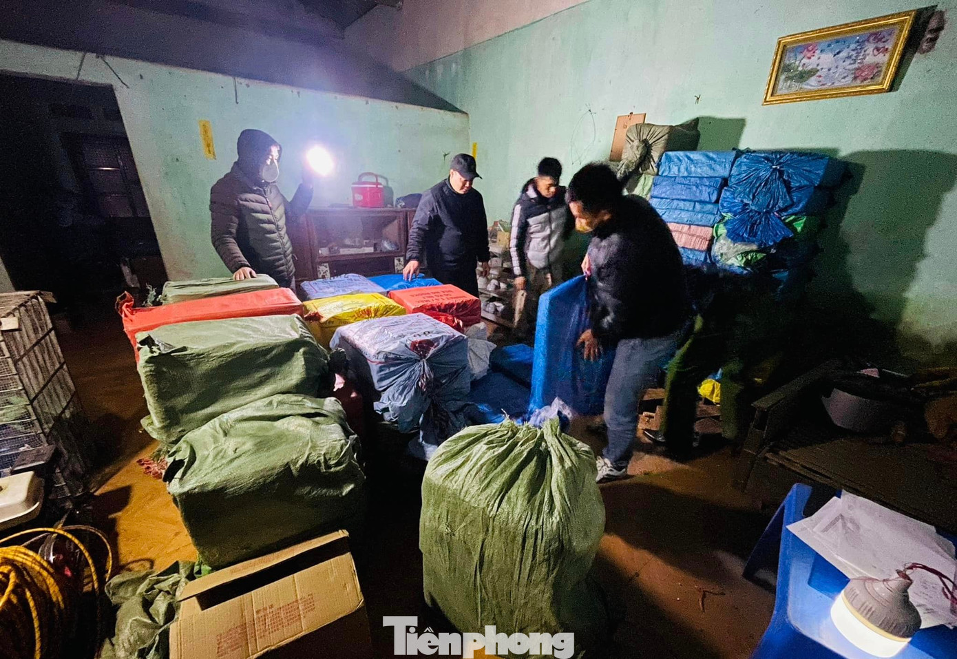 Số lượng lớn pháo nổ cất giấu trong kho của gia đình Huệ.