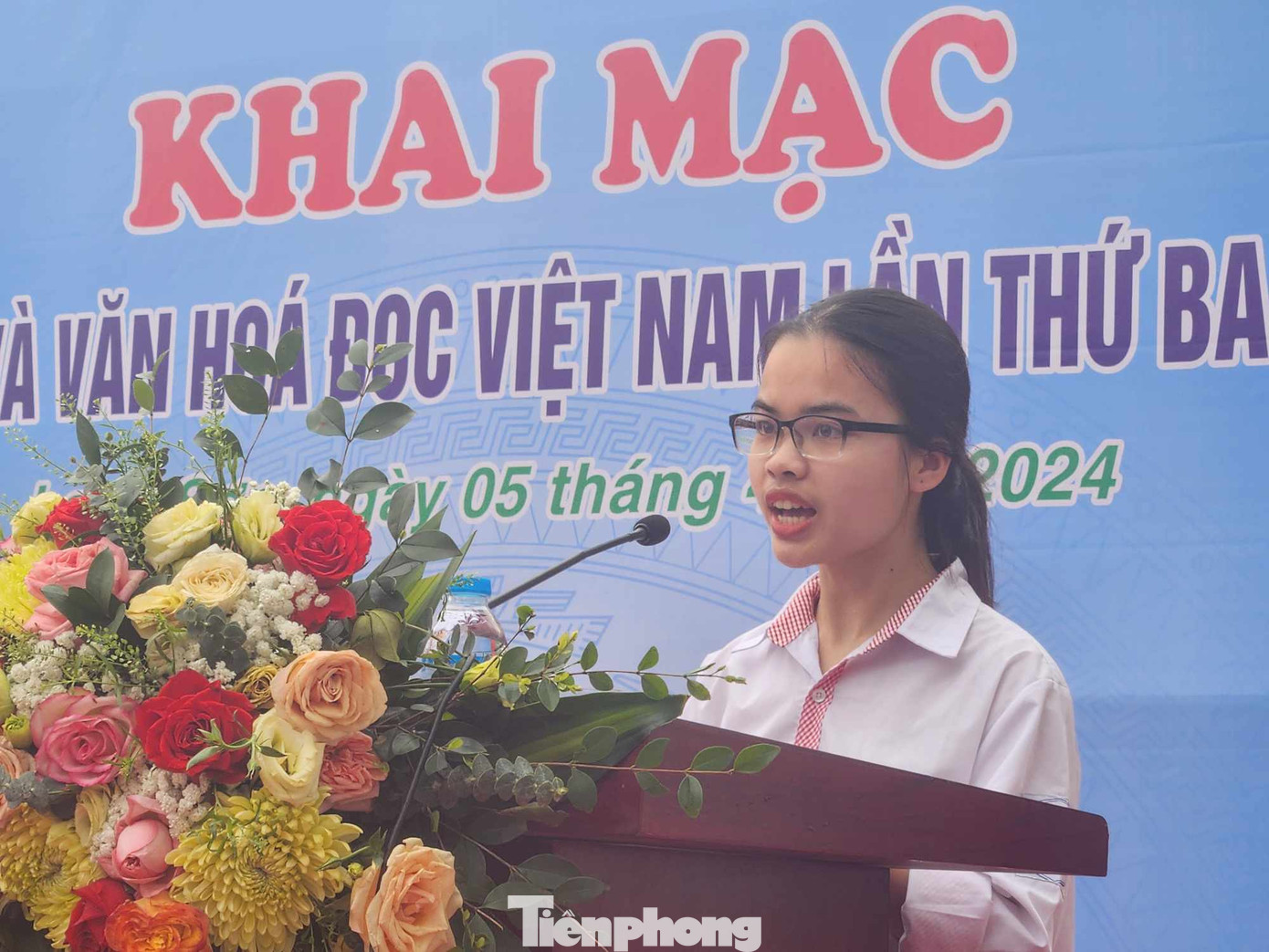 Tôn Thị Kiều Trang, dân tộc Nùng, Học sinh lớp 10A7, Trường THPT Dân tộc nội trú tỉnh Lạng Sơn thay mặt tuổi trẻ xứ Lạng phát biểu hưởng ứng chương trình đọc sách và văn hóa đọc. Ảnh: Duy Chiến Tôn Thị Kiều Trang, dân tộc Nùng, Học sinh lớp 10A7, Trường THPT Dân tộc nội trú tỉnh Lạng Sơn thay mặt tuổi trẻ xứ Lạng phát biểu hưởng ứng chương trình đọc sách và văn hóa đọc. Ảnh: Duy Chiến