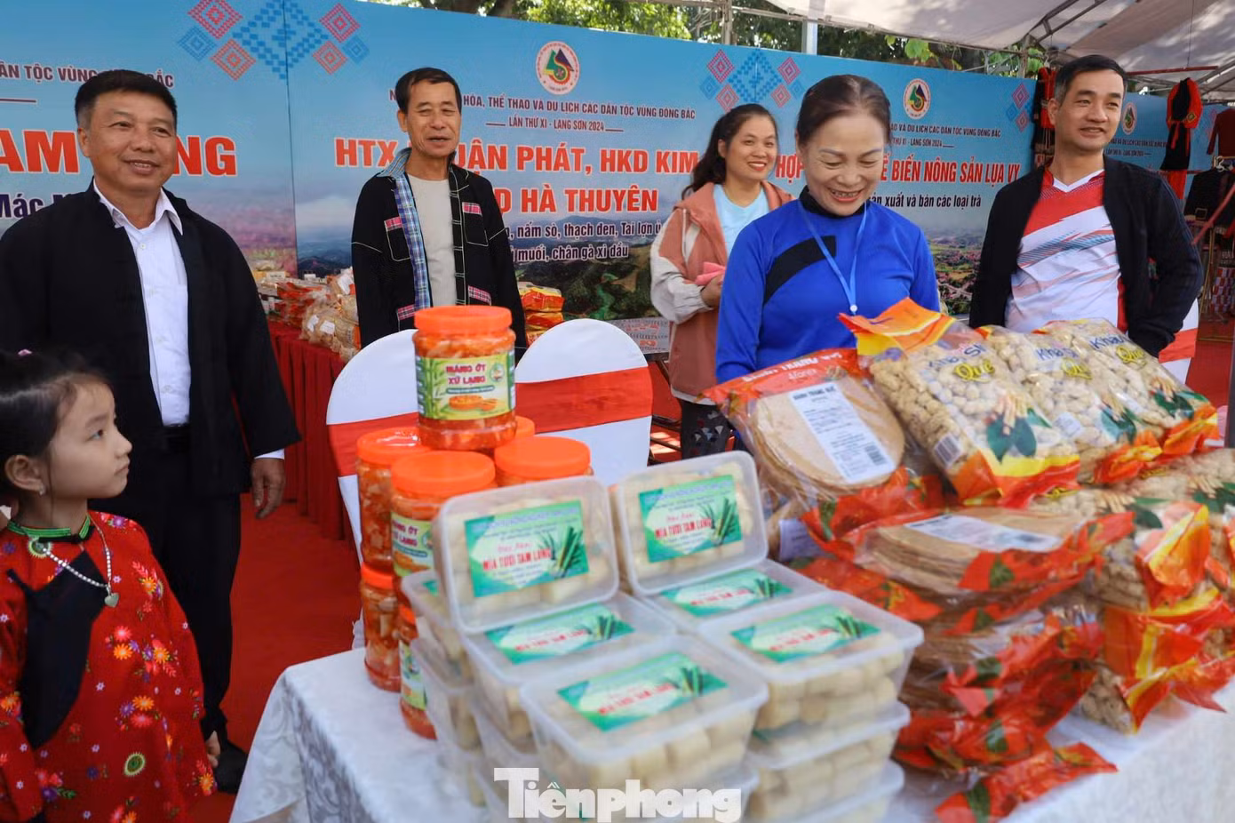 Những sản phẩm, sản vật đặc trưng, riêng có của xứ Lạng thu hút khách muôn phương. (ảnh: Duy Chiến).