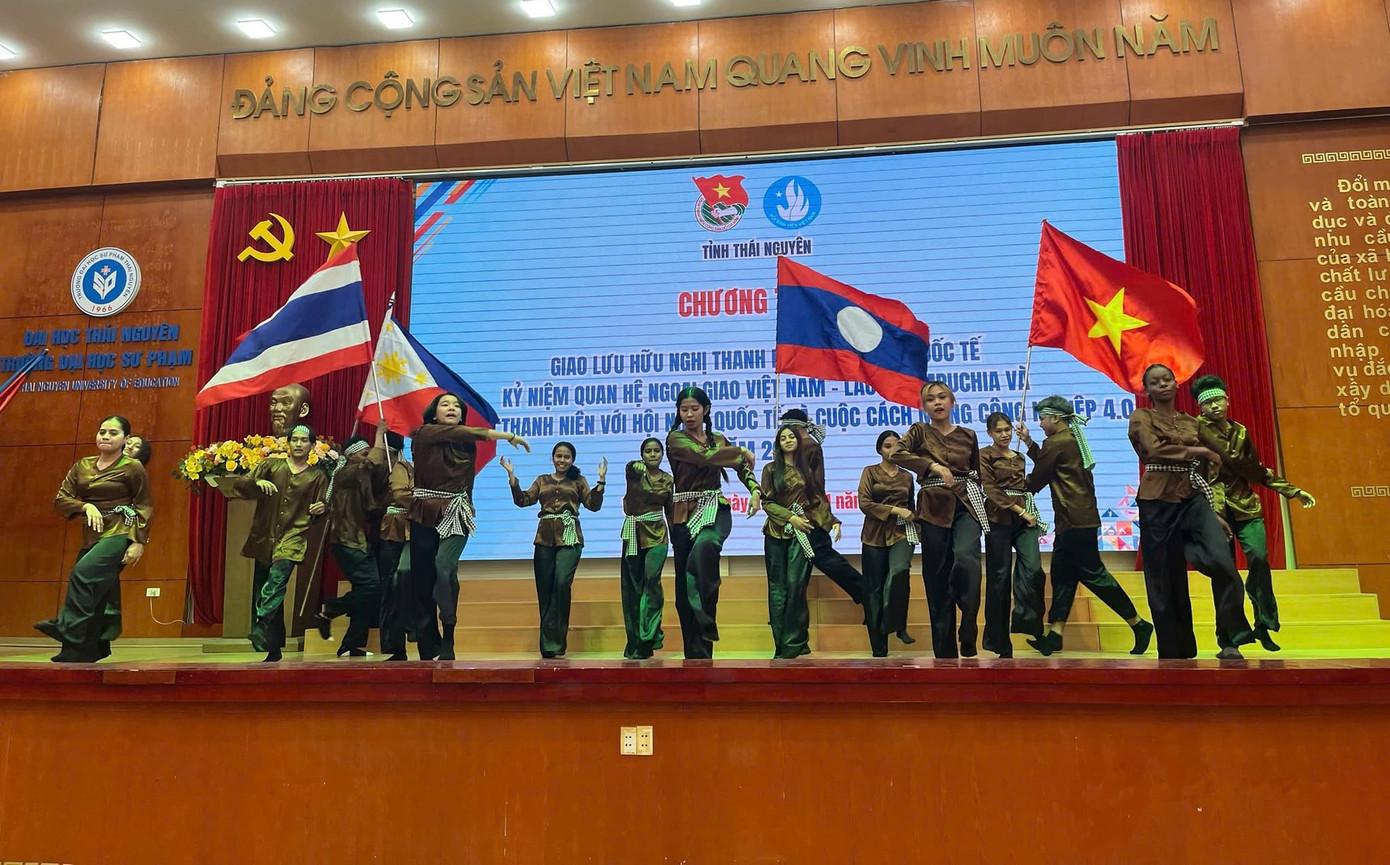 Giao lưu văn hóa văn nghệ thắm tình anh em của giới trẻ Việt Nam và quốc tế.