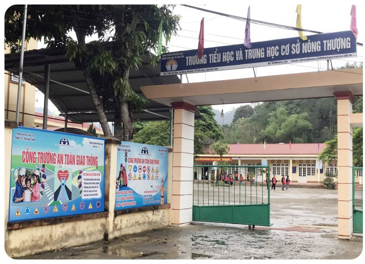 Trường Tiểu học và THCS Nông Thượng, nơi có hàng chục em học sinh có biểu hiện ho, sốt, buồn nôn...