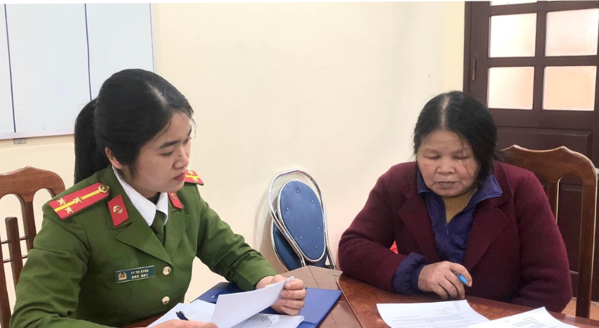 Cơ quan điều tra xác định bà Hoàng Thị Thao (bìa phải) đồng phạm buôn bán ma túy. Cơ quan điều tra xác định bà Hoàng Thị Thao (bìa phải) đồng phạm buôn bán ma túy.