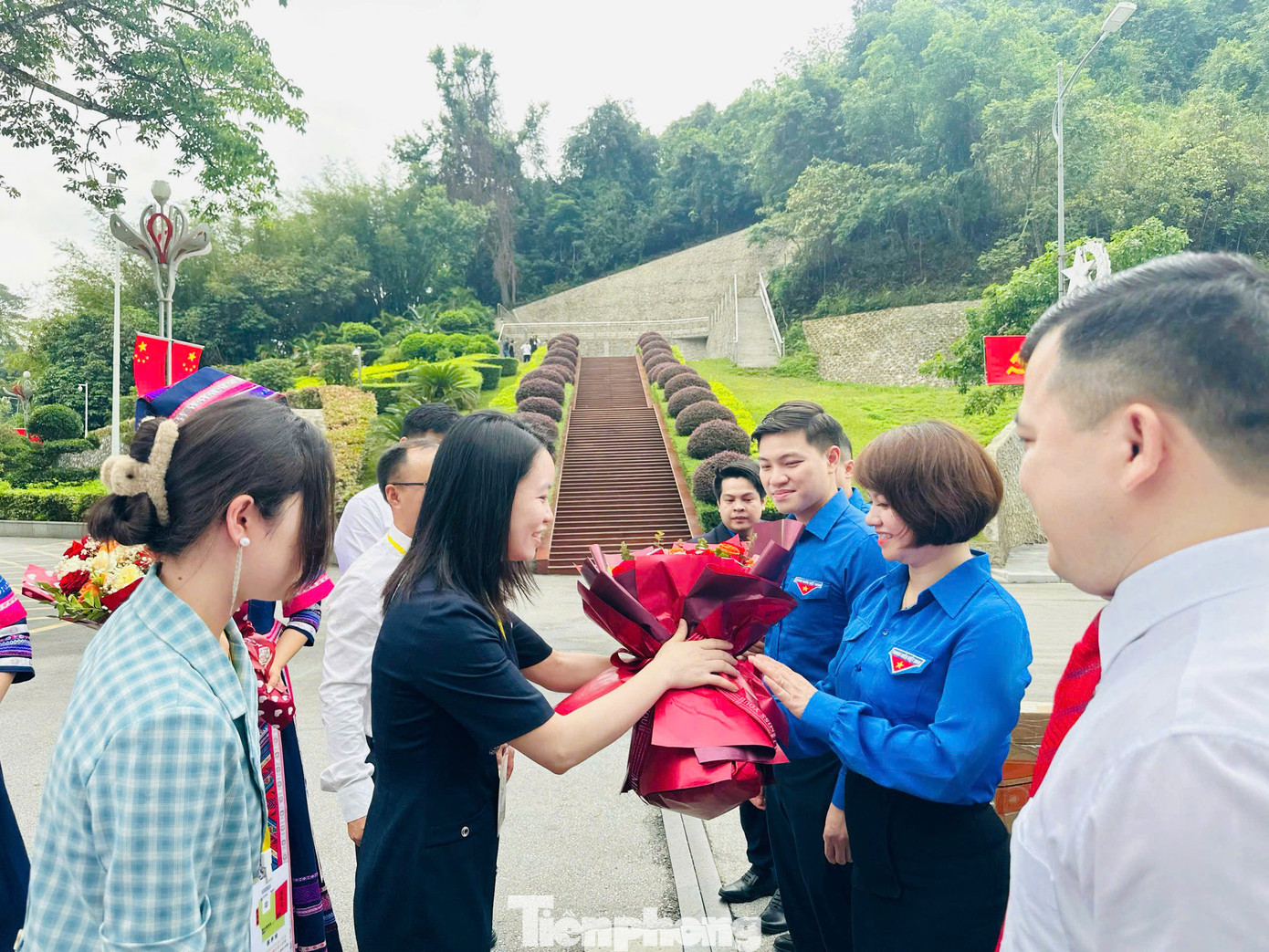 Ngày 17/5, Đoàn đại biểu Đoàn TNCS Hồ Chí Minh tỉnh Lạng Sơn, gồm 13 đại biểu, do chị Lê Thuỳ Dung, Phó Bí thư Tỉnh Đoàn Lạng Sơn làm trưởng đoàn, tham gia chương trình thanh niên Việt Nam “Theo dấu chân Bác Hồ” tại Quảng Tây, Trung Quốc. Tham gia chương trình có đại biểu Tỉnh Đoàn các tỉnh: Hà Giang, Cao Bằng, Hải Phòng, Quảng Ninh.