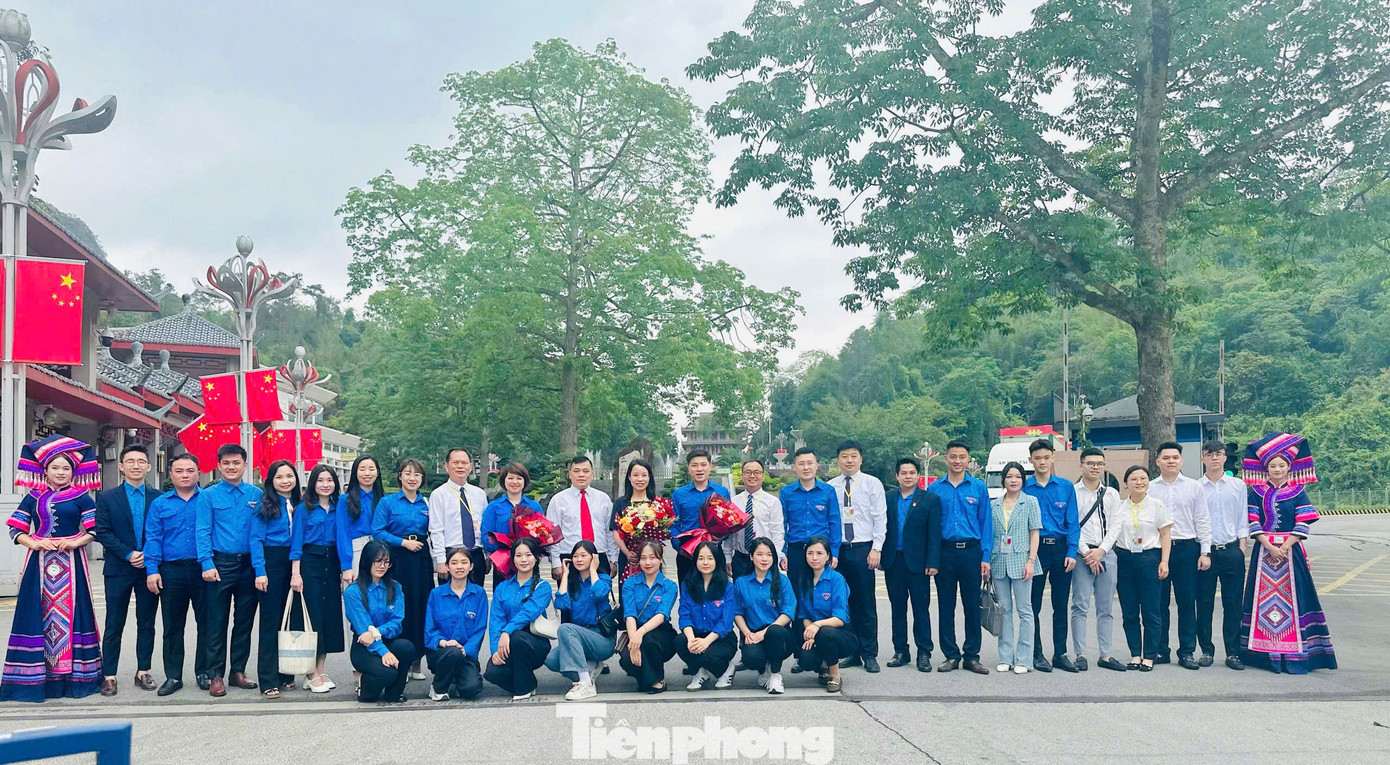 Tại Trung Quốc, tuổi trẻ 5 tỉnh tham gia nhiều hoạt động phong phú, sôi nổi như: Chương trình kể chuyện thanh niên Trung - Việt: “Kế thừa truyền thống cách mạng - Cùng viết nên câu chuyện hữu nghị”, tham quan địa chỉ cũ của Trường Dục Tài Việt Nam, chương trình giao lưu đọc sách sinh viên Trung - Việt; tham quan Nhà kỷ niệm các Trường học Việt Nam; trải nghiệm văn hóa truyền thống Trung Quốc, khảo sát Trung tâm robot, tham gia hội thảo phát triển thanh niên biên giới Trung - Việt…