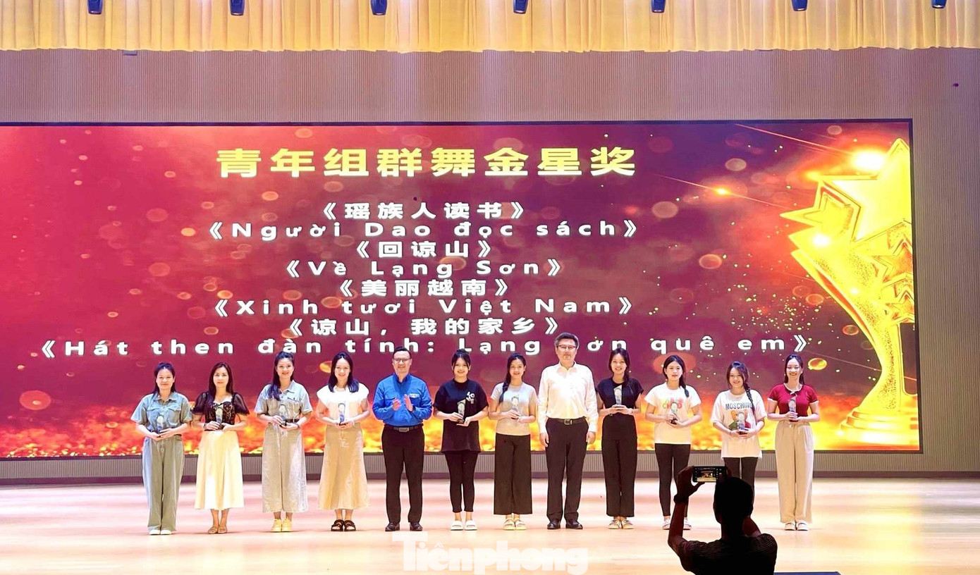 Gặp mặt giao lưu thắm tình hữu nghị.