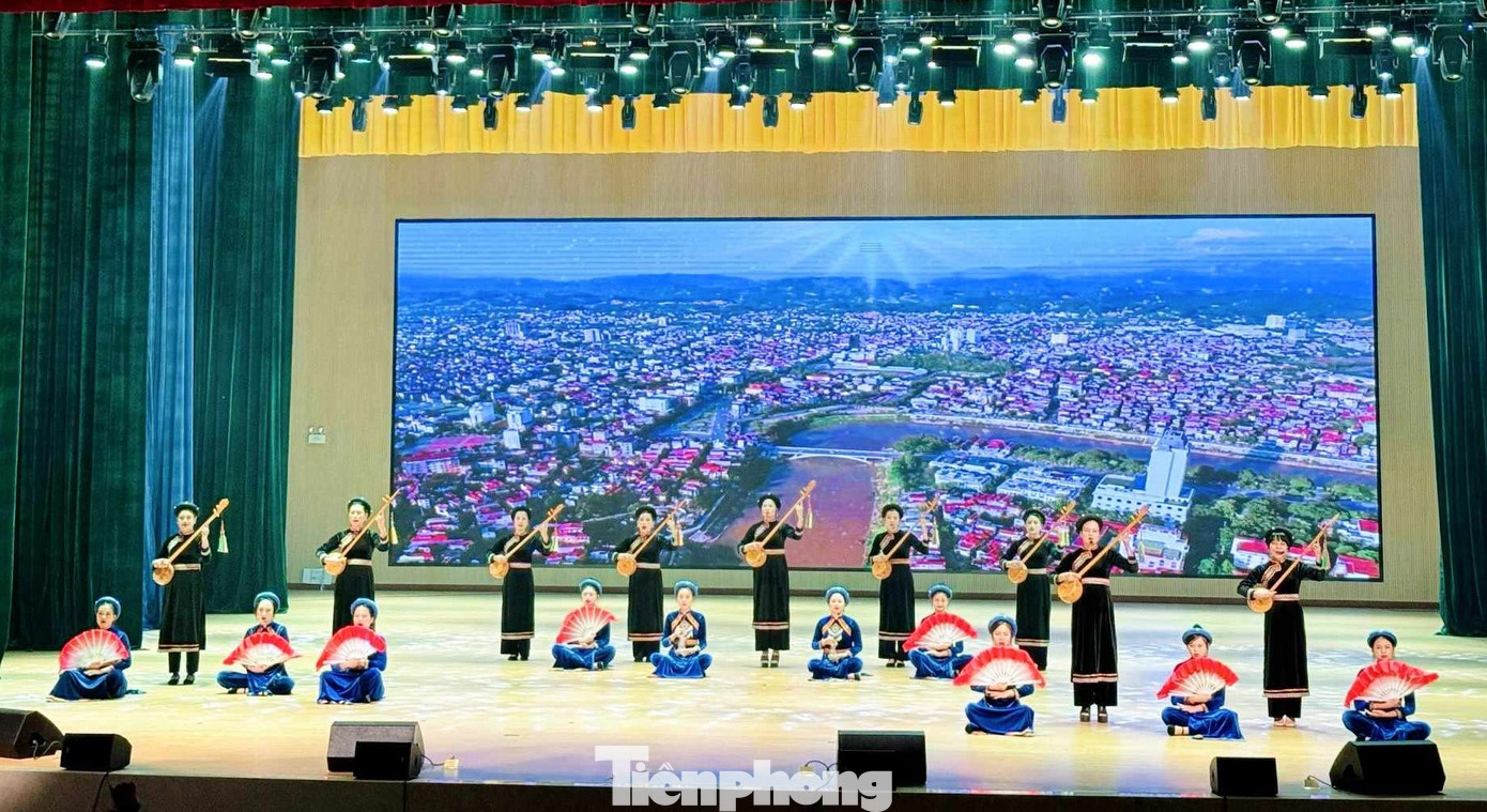 Các tiết mục giao lưu của Thanh thiếu nhi Lạng Sơn ca ngợi quê hương, đất nước.