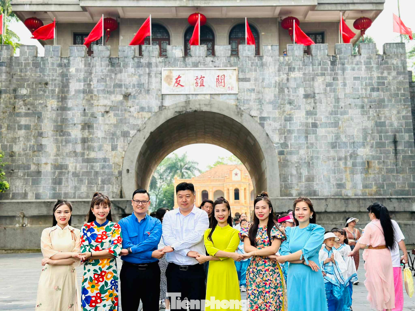 Đoàn kết, hữu nghị thanh thiếu niên 2 nước Việt- Trung.