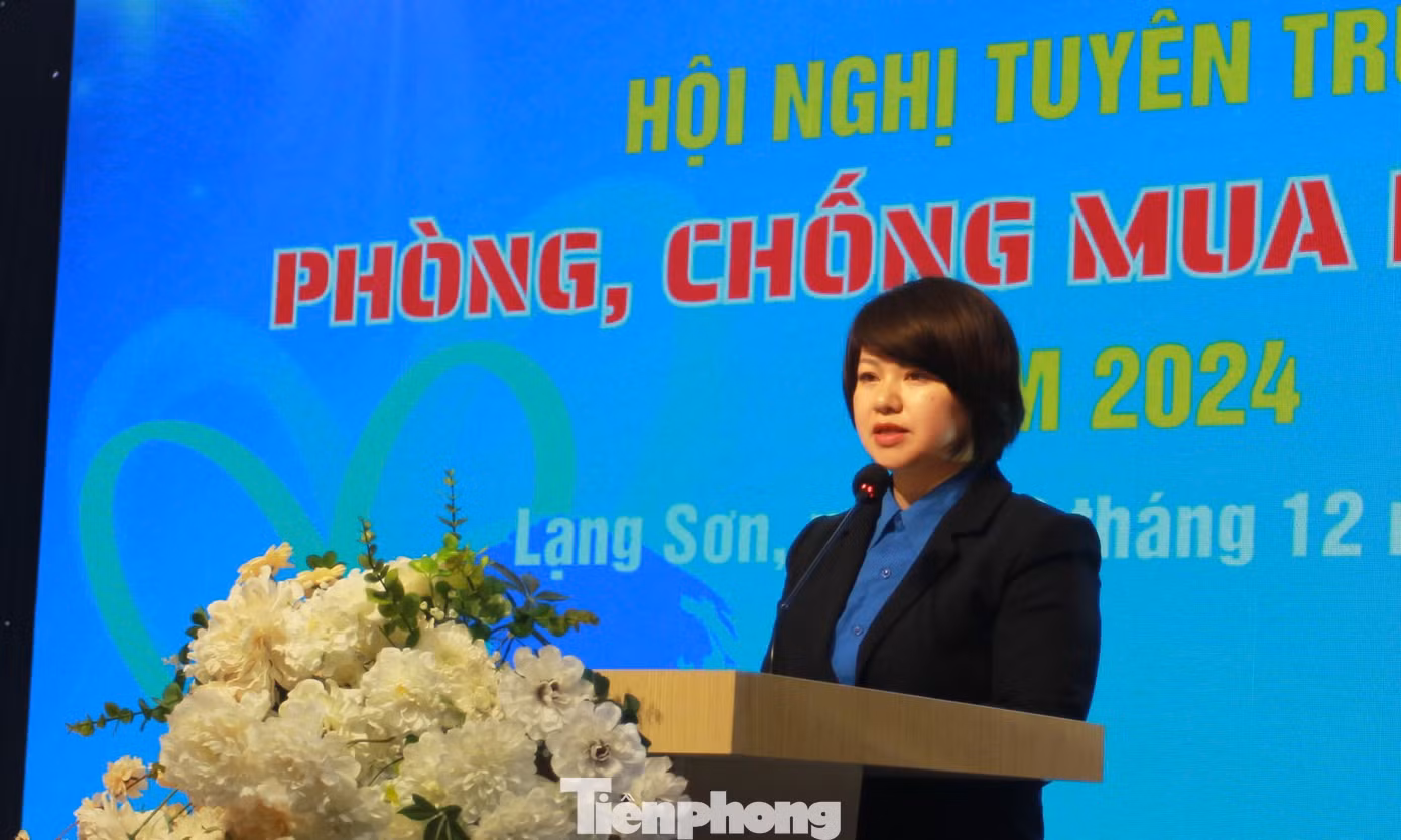 Chị Lê Thùy Dung - Phó Bí thư Tỉnh Đoàn, Chủ tịch Hội đồng Đội phát biểu khai mạc Hội nghị. Ảnh: Duy Chiến