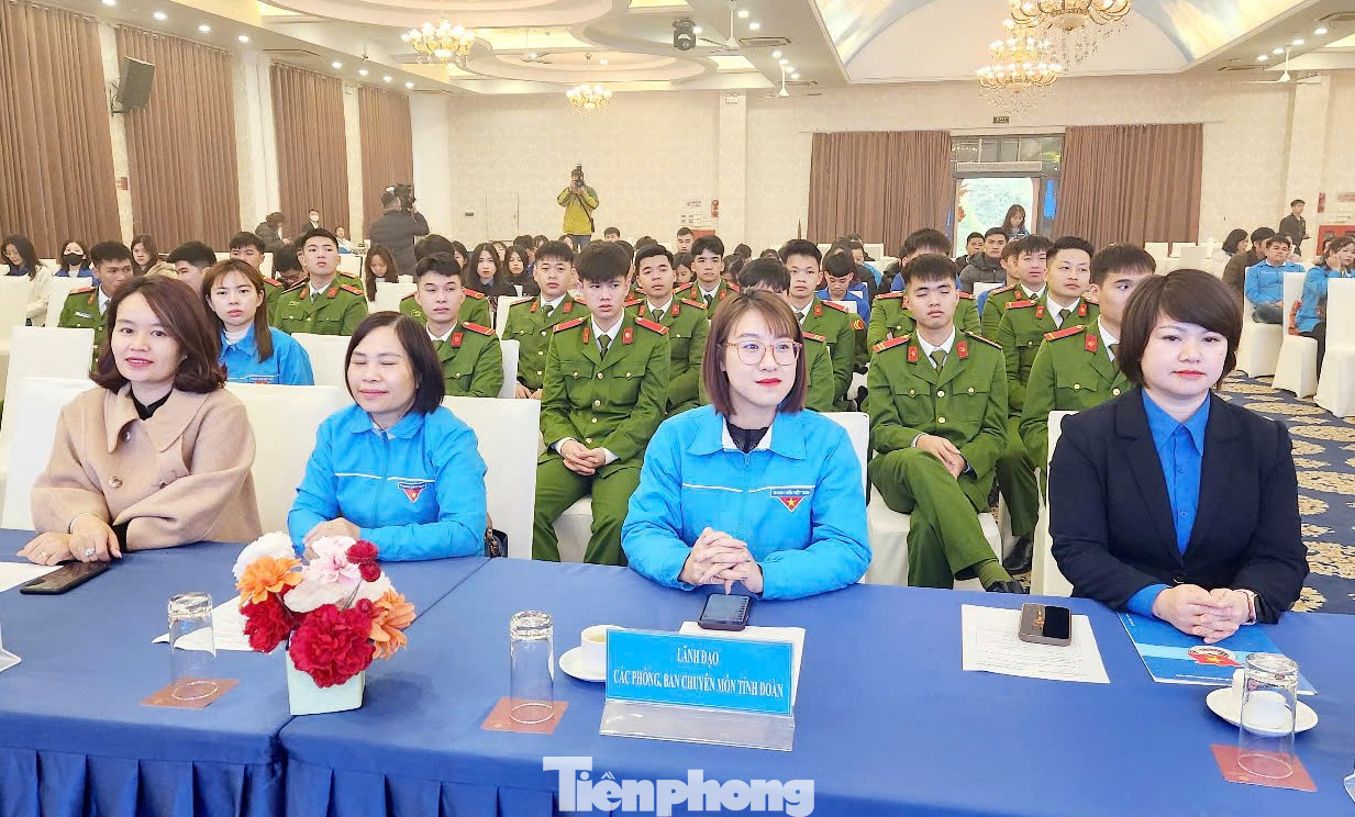 Các đại biểu ban, ngành và đông đảo đoàn viên thanh niên tham gia chương trình. Các đại biểu ban, ngành và đông đảo đoàn viên thanh niên tham gia chương trình.