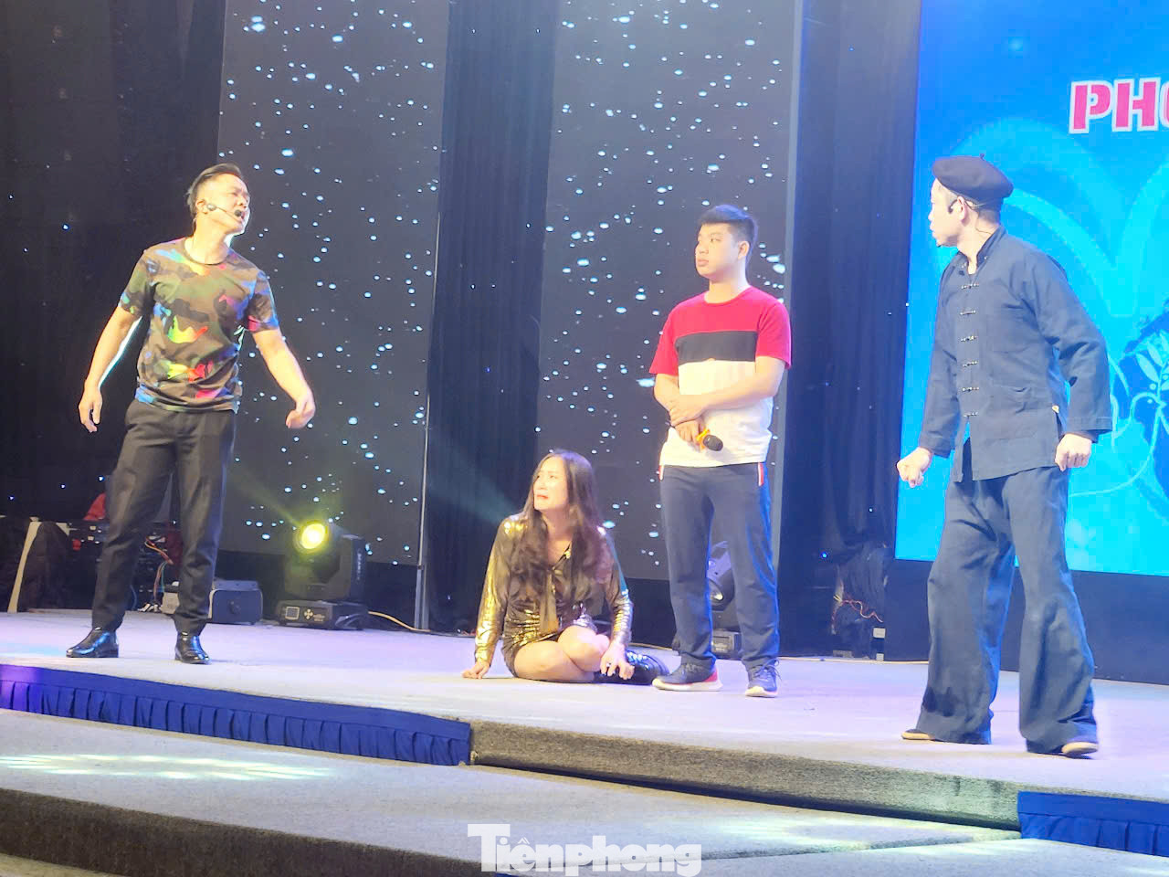 Các thủ đoạn lừa bán người được sân khấu hóa, gây chú ý, cuốn hút người xem. Các thủ đoạn lừa bán người được sân khấu hóa, gây chú ý, cuốn hút người xem.