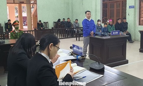 Quang cảnh phiên tòa xét xử bị cáo Nông Văn Sùng -Ảnh: TL