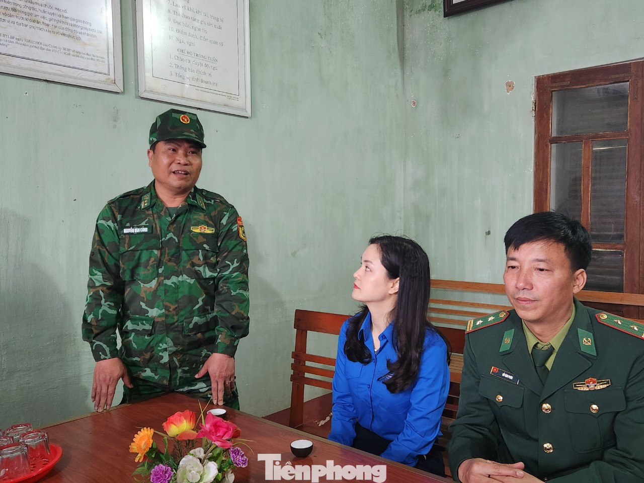 Trung tá Nguyễn Văn Cảnh, Tổ trưởng tổ chốt 820 báo cáo công tác và việc tham gia ngày công xây dựng Nhà bia tưởng niệm. Ảnh: Duy Chiến Trung tá Nguyễn Văn Cảnh, Tổ trưởng tổ chốt 820 báo cáo công tác và việc tham gia ngày công xây dựng Nhà bia tưởng niệm. Ảnh: Duy Chiến