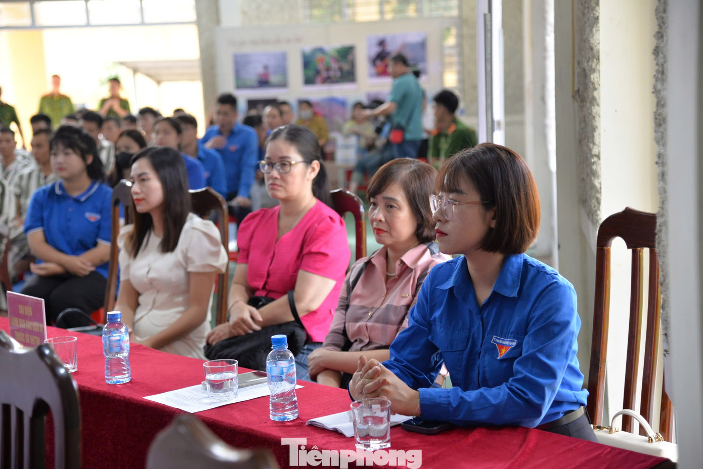 Đông đảo đoàn viên, thanh niên và các phạm nhân tham dự chương trình.