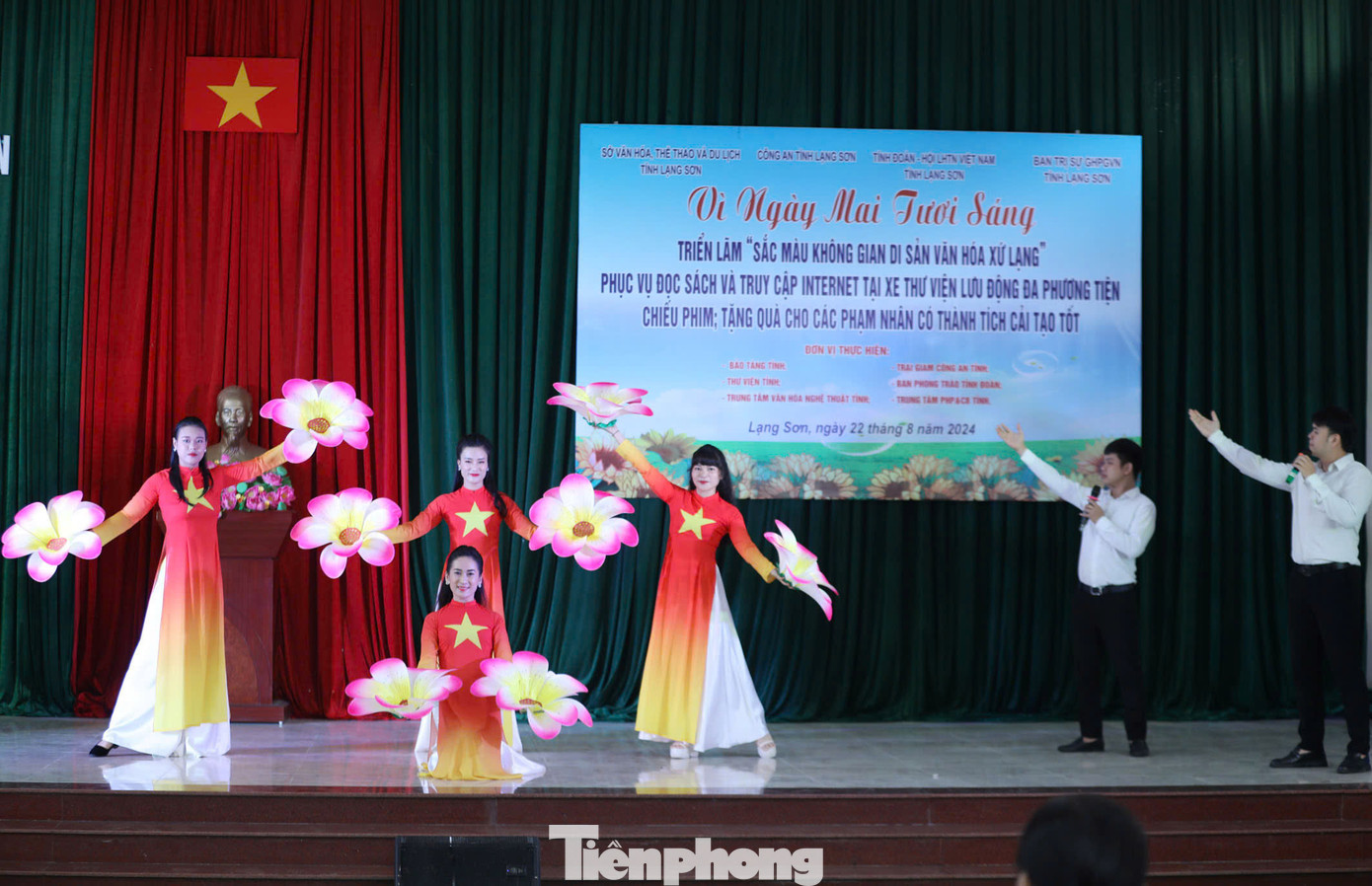 Tăng cường hoạt động giao lưu văn nghệ, đẩy lùi các tiêu cực. Ảnh: Duy Chiến